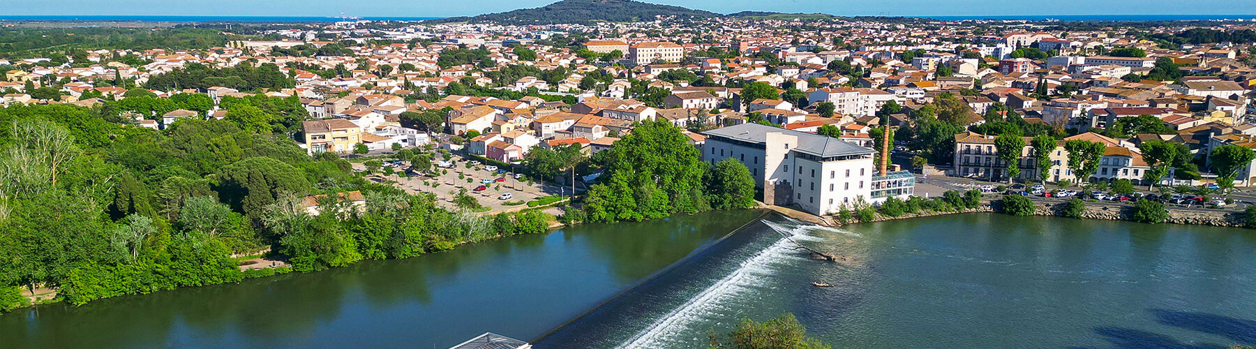 Vue aérienne du centre ville d'Agde